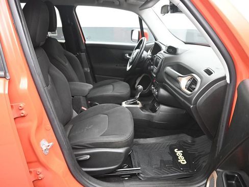 Used 2015 Jeep Renegade Latitude FWD image 9