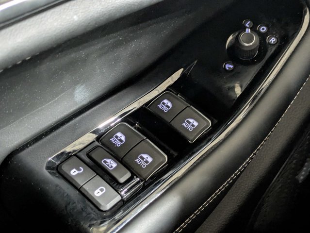 Used 2023 Jeep Grand Cherokee Overland AWD/4WD image 25