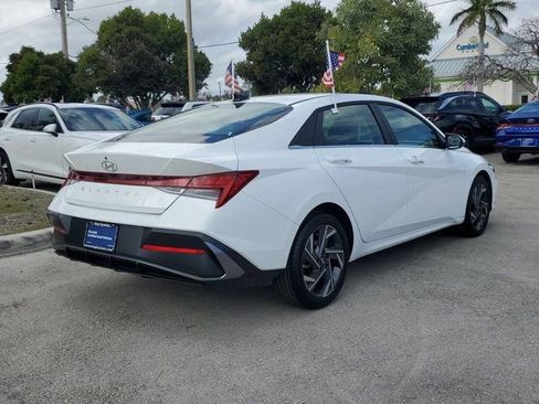 Certified 2025 Hyundai Elantra SEL w/ Cargo Package image 4