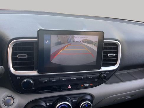 Certified 2025 Hyundai Venue SEL FWD image 28