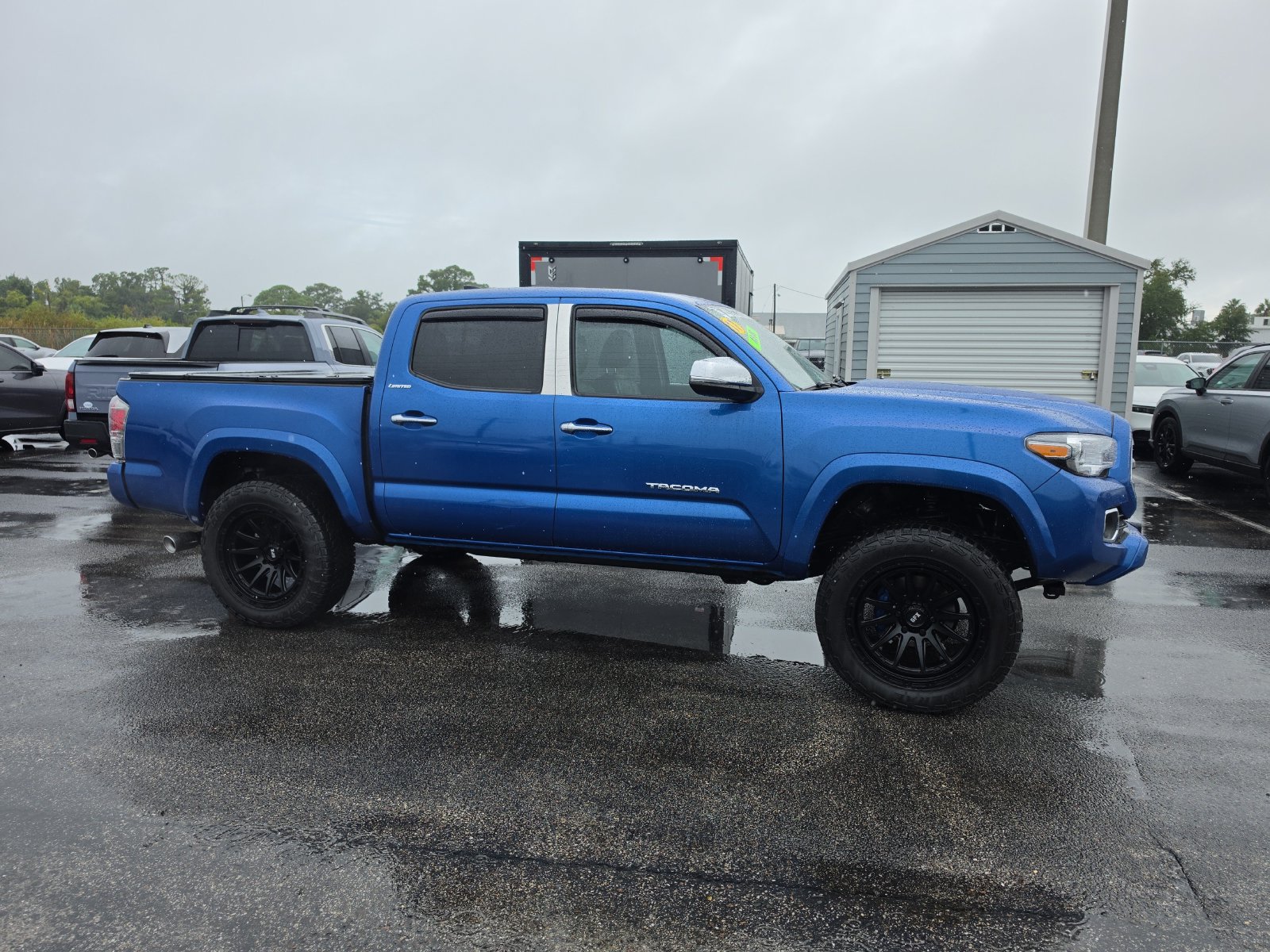 Used 2017 Toyota Tacoma Limited w/ Tow Package AWD/4WD image 2