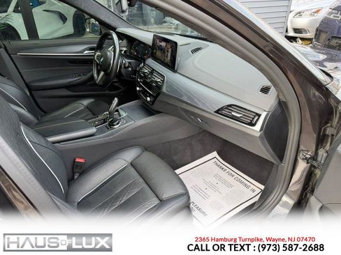 Used 2021 BMW M550i xDrive w/ Dynamic Handling Package image 22