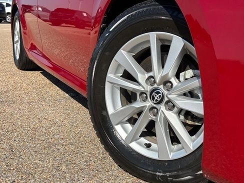 Used 2025 Toyota Camry LE image 2