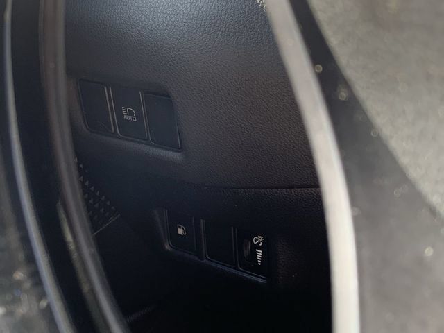 Used 2019 Toyota C-HR XLE FWD image 15
