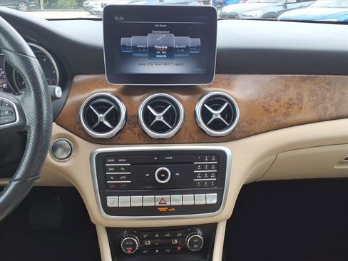 Used 2019 Mercedes-Benz GLA 250 4MATIC image 25