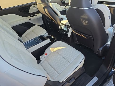 Certified 2023 Lincoln Aviator Black Label w/ Dynamic Handling Package image 11