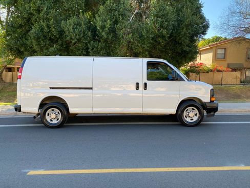 Used 2017 Chevrolet Express 3500 Extended image 8