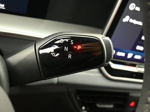 Used 2025 Volkswagen Tiguan SE R-Line FWD image 12