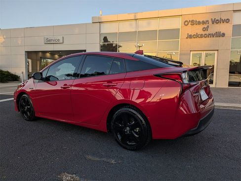 Used 2021 Toyota Prius XLE image 12