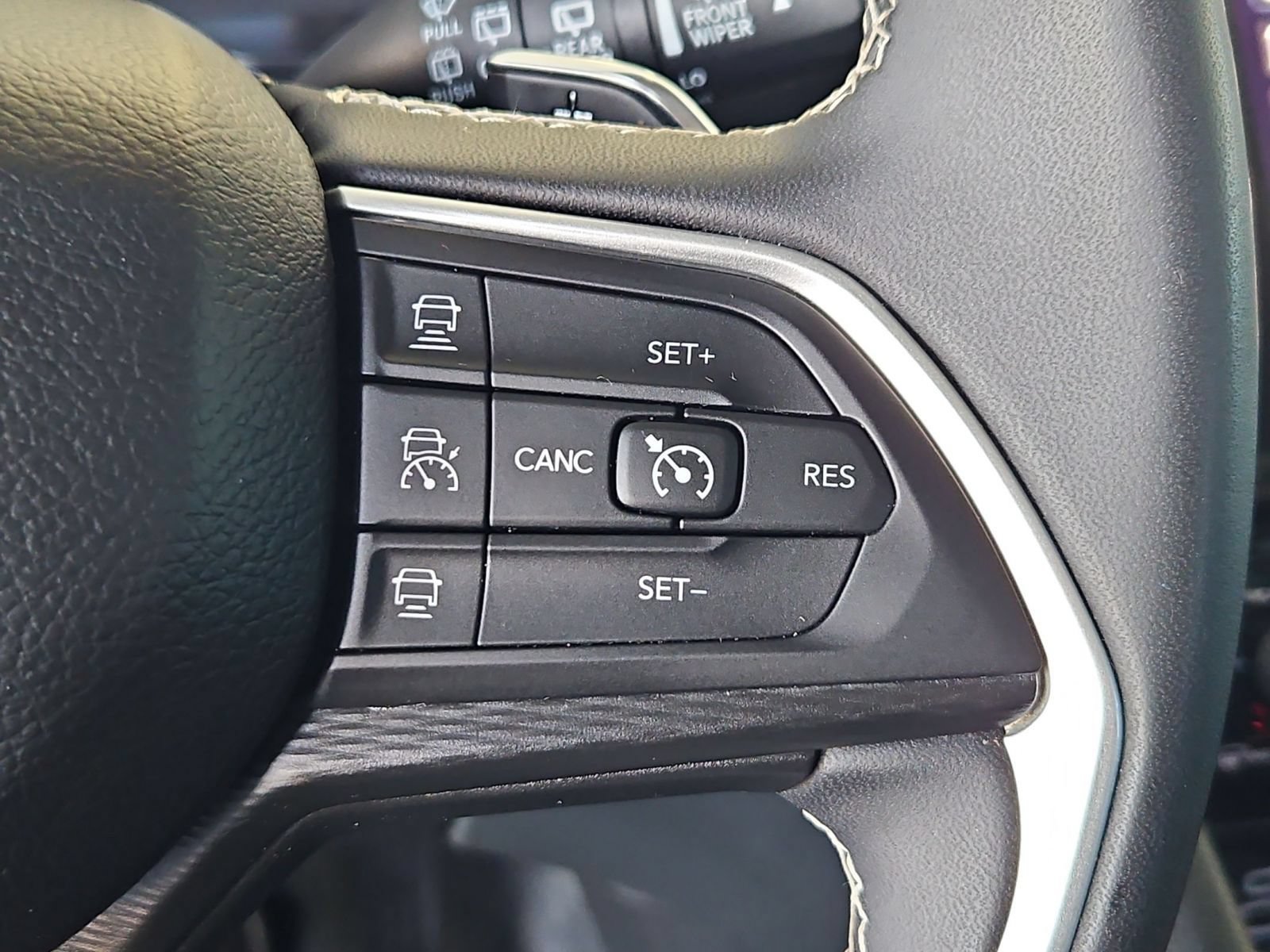Used 2023 Jeep Grand Cherokee Laredo AWD/4WD image 14
