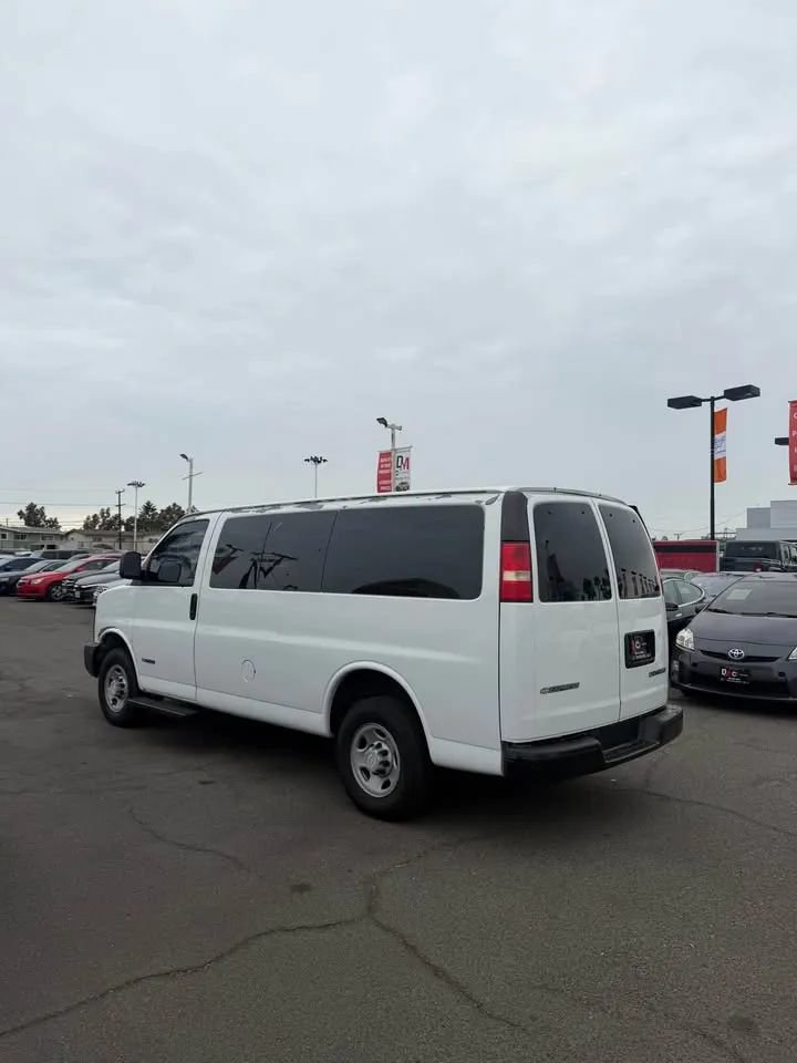 Used 2006 Chevrolet Express 2500 Passenger w/ Power and Light Package RWD image 15