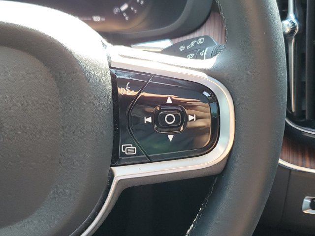 Used 2023 Volvo XC60 B5 Plus w/ Climate Package FWD image 17