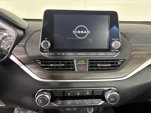 Used 2025 Nissan Altima 2.5 SV FWD image 18