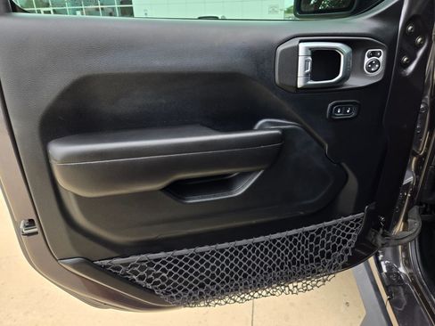 Used 2018 Jeep Wrangler Unlimited Sport S AWD/4WD image 19