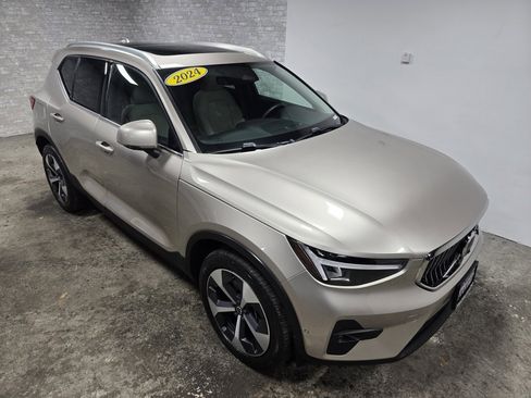 Used 2024 Volvo XC40 B5 Plus image 63