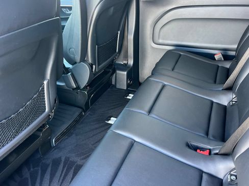 Used 2023 Mercedes-Benz Metris Passenger image 4