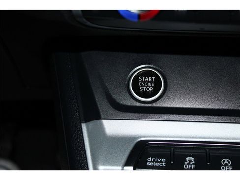 Used 2024 Audi Q3 2.0T Premium image 32