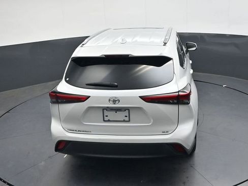 Used 2023 Toyota Highlander XLE image 24