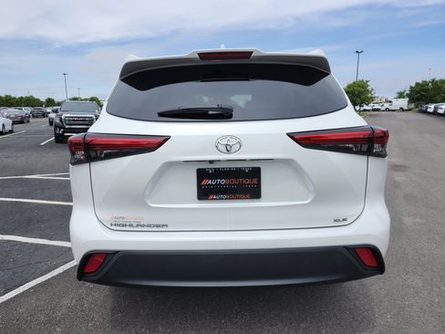 Used 2023 Toyota Highlander XLE FWD image 18