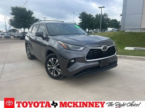 Used 2023 Toyota Highlander XLE FWD image 1