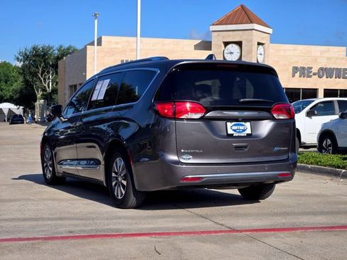 Used 2020 Chrysler Pacifica Limited w/ Advanced Safetytec Group FWD image 6