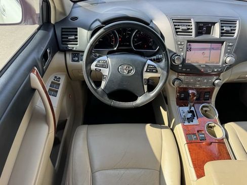 Used 2011 Toyota Highlander Limited w/ Tow Pkg FWD image 13