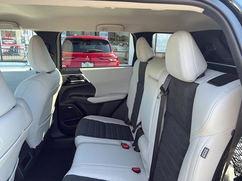 New 2025 Mitsubishi Outlander SE image 14