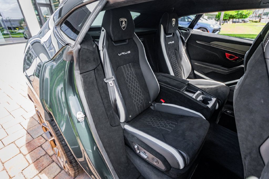 Used 2024 Lamborghini Urus Performante AWD/4WD image 48