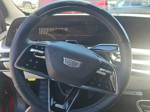 Used 2024 Cadillac Lyriq Luxury AWD/4WD image 7