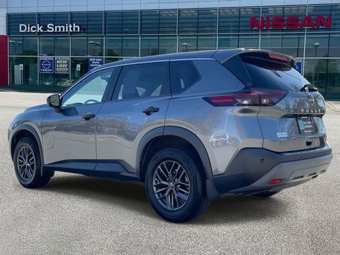 Used 2023 Nissan Rogue S image 4
