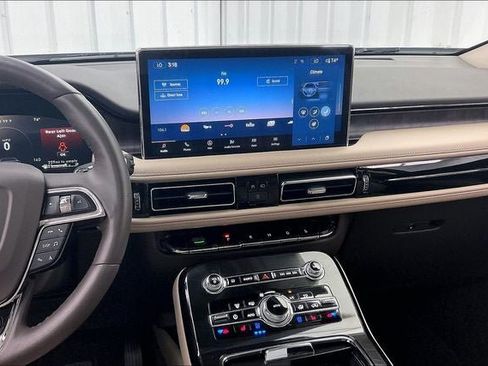 Used 2022 Lincoln Nautilus Reserve w/ Equipment Group 201A AWD/4WD image 6