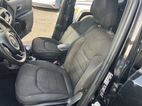 Used 2017 Jeep Renegade Altitude image 23