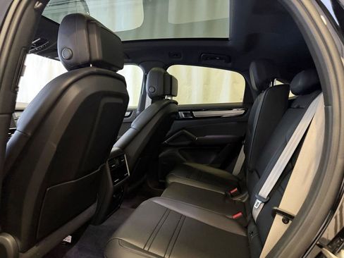 Used 2023 Porsche Cayenne Platinum Edition AWD/4WD image 23