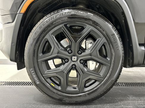 Used 2025 Rivian R1S Adventure AWD/4WD image 9
