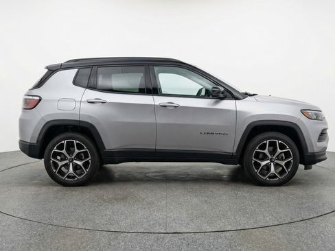 Used 2025 Jeep Compass Limited AWD/4WD image 11