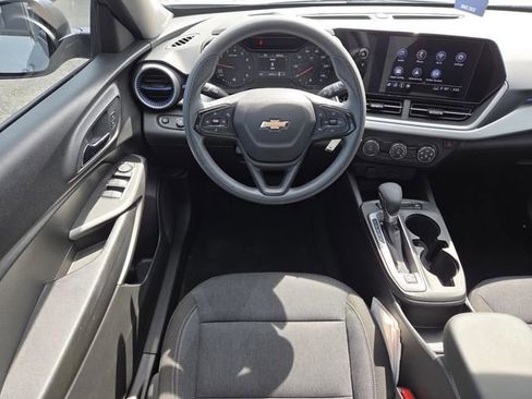 Used 2024 Chevrolet Trax LS FWD image 25