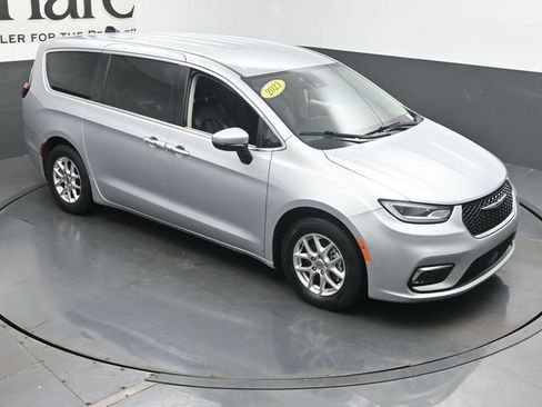 Used 2023 Chrysler Pacifica Touring-L FWD image 49