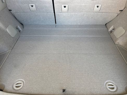 Used 2015 Toyota Prius Four FWD image 18