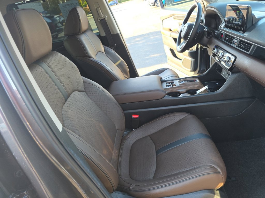 Used 2025 Honda Pilot Elite image 37