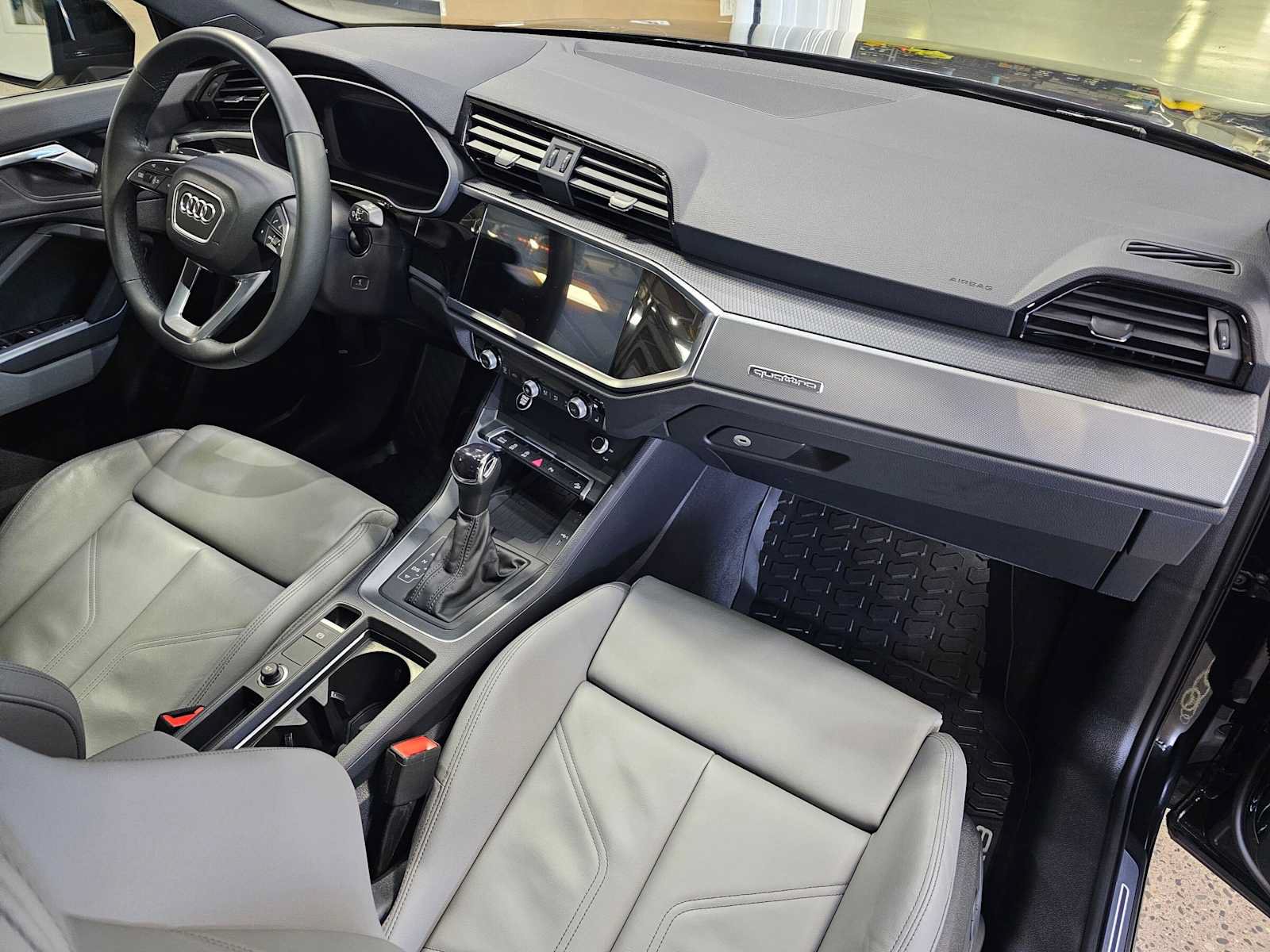 Used 2025 Audi Q3 2.0T Premium w/ Convenience Package AWD/4WD image 11