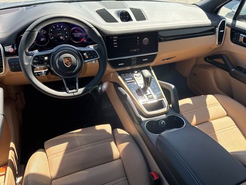 Used 2023 Porsche Cayenne AWD/4WD image 19