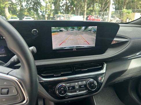 Used 2025 Buick Envista Sport Touring image 17