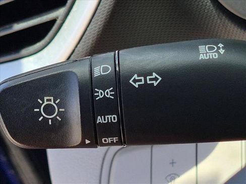 Used 2023 Hyundai Venue SEL FWD image 7