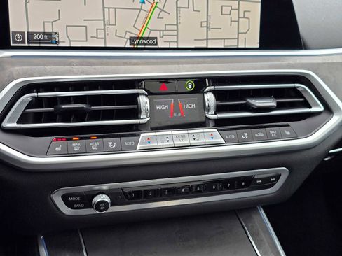 Used 2022 BMW X5 xDrive45e w/ Climate Comfort Package image 25