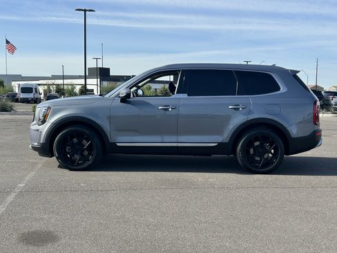 Used 2020 Kia Telluride S FWD image 2