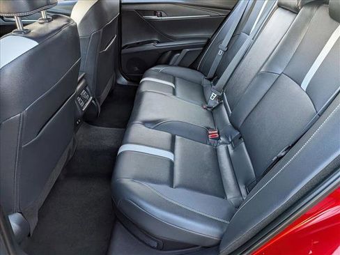 Used 2025 Toyota Camry SE image 19