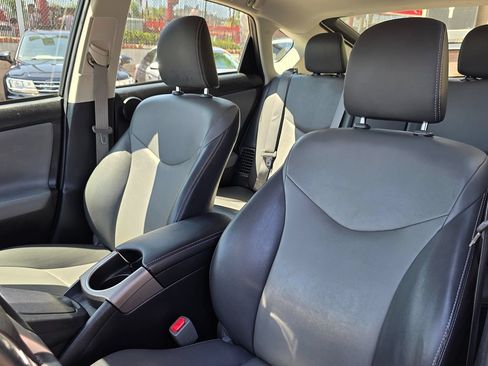 Used 2014 Toyota Prius Prime Advanced FWD image 21