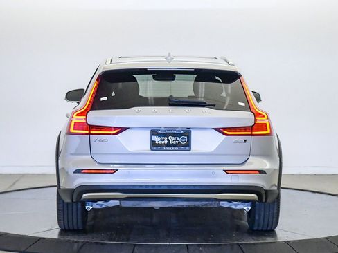 Certified 2025 Volvo V60 B5 Cross Country Plus image 3