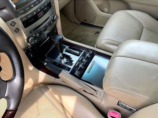 Used 2011 Lexus LX 570 4WD w/ Luxury Pkg w/Pre-crash image 14