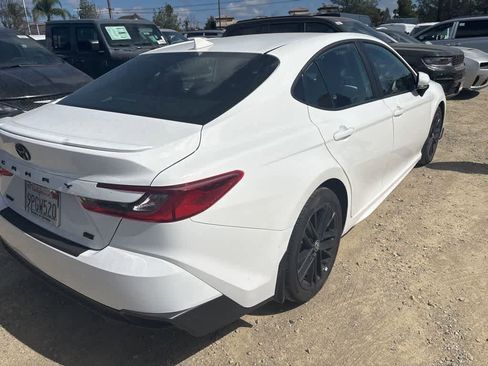 Used 2025 Toyota Camry SE image 6